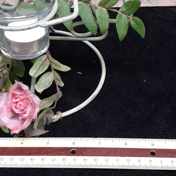 Verde Green Iron angel with trailing pink roses - Picture 6 of 7